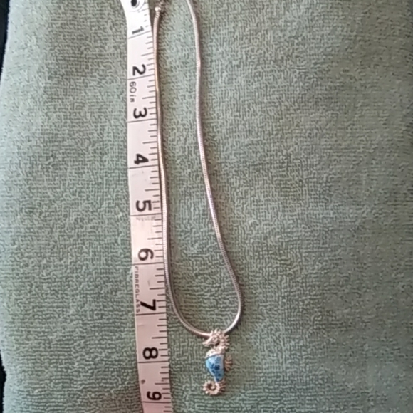 🤑3/$18 Vtg Silver .925 Seahorse Necklace - Picture 2 of 4